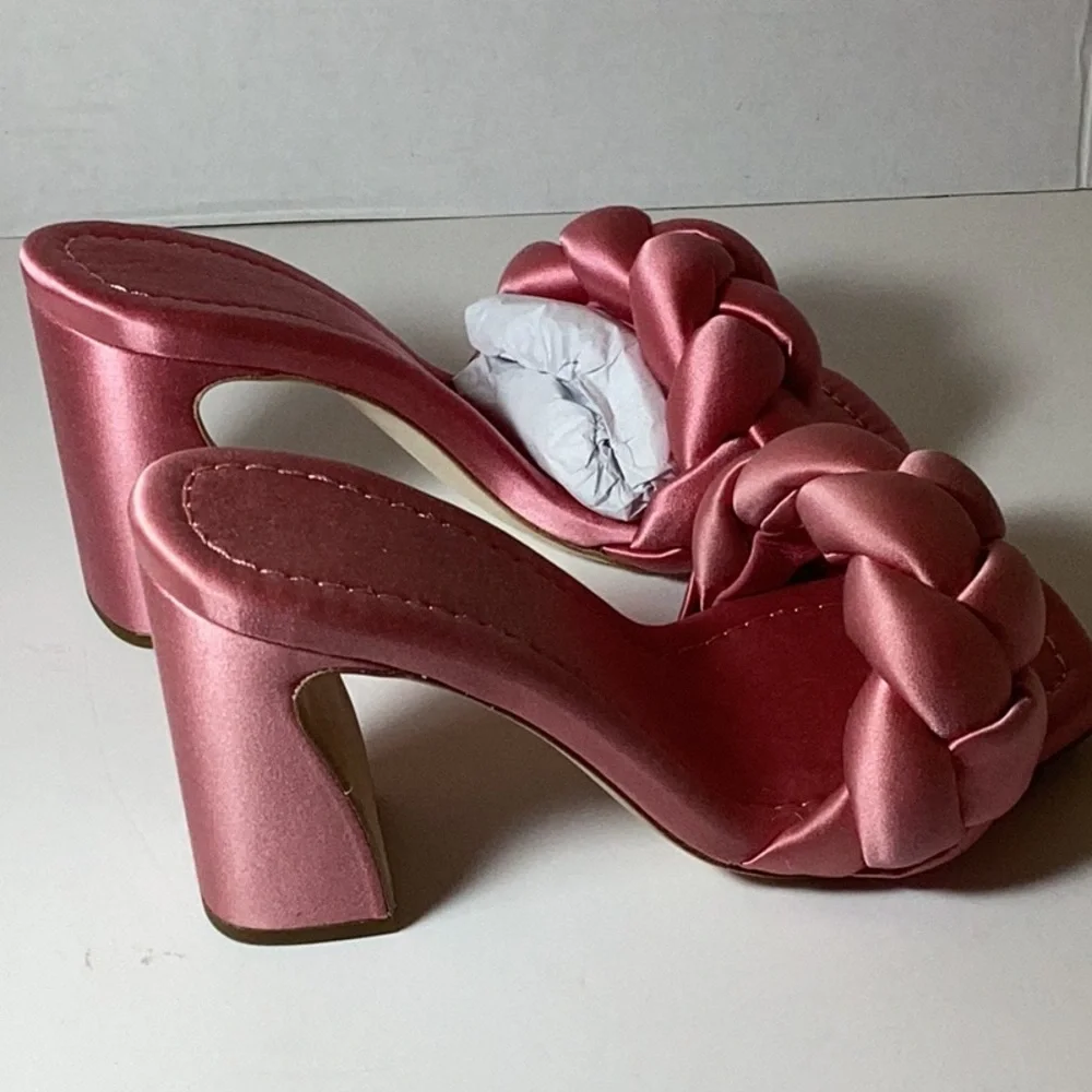 Loeffler Randall

Freya - Picture 7 of 10